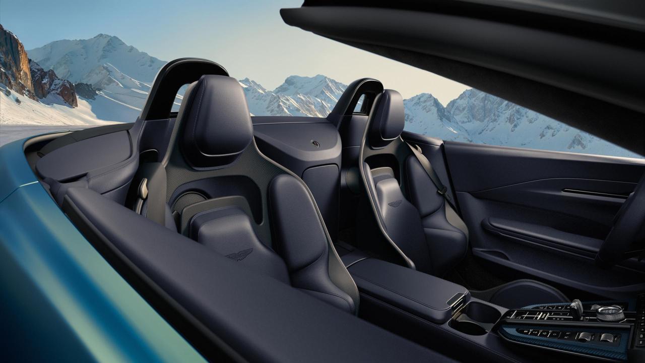 AstonMartinVantageRoadster_15.thumb.jpg.5b8bd58d7fefcb569488a71e065a0363.jpg