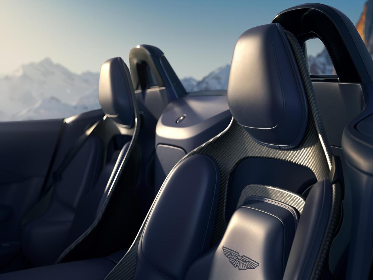 AstonMartinVantageRoadster_18.thumb.jpg.3b9c794055a5342b53f35ebac0a0c096.jpg