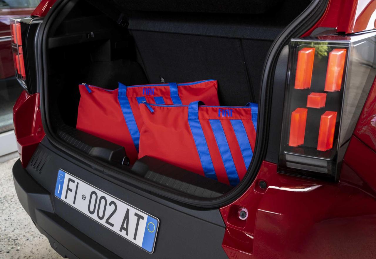 FiatGrandePandaRED_Interiors (10).jpg