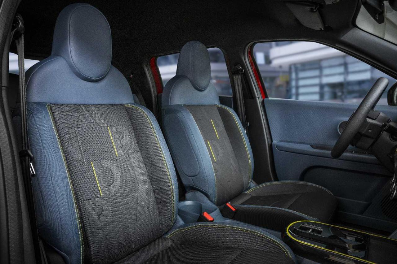 FiatGrandePandaRED_Interiors(3).thumb.jpg.58ee87771e026e64aadc4c6722202242.jpg