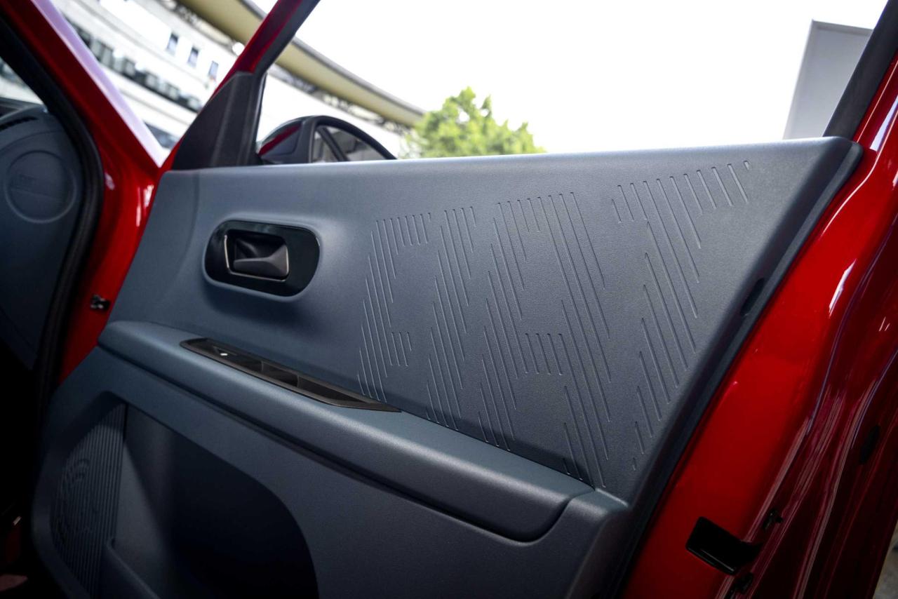 FiatGrandePandaRED_Interiors (6).jpg