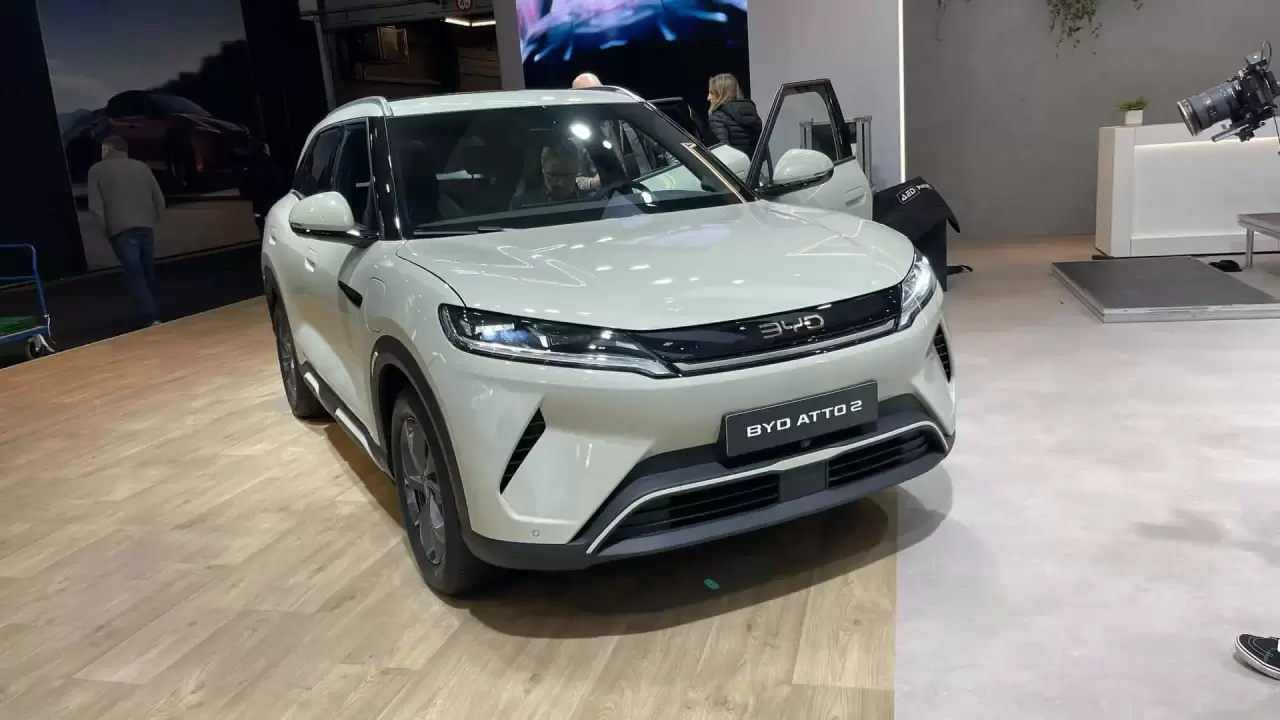 byd-atto-2-al-salone-di-bruxelles-2025.thumb.webp.e7606bc003a1f527675174e4e05332fb.webp