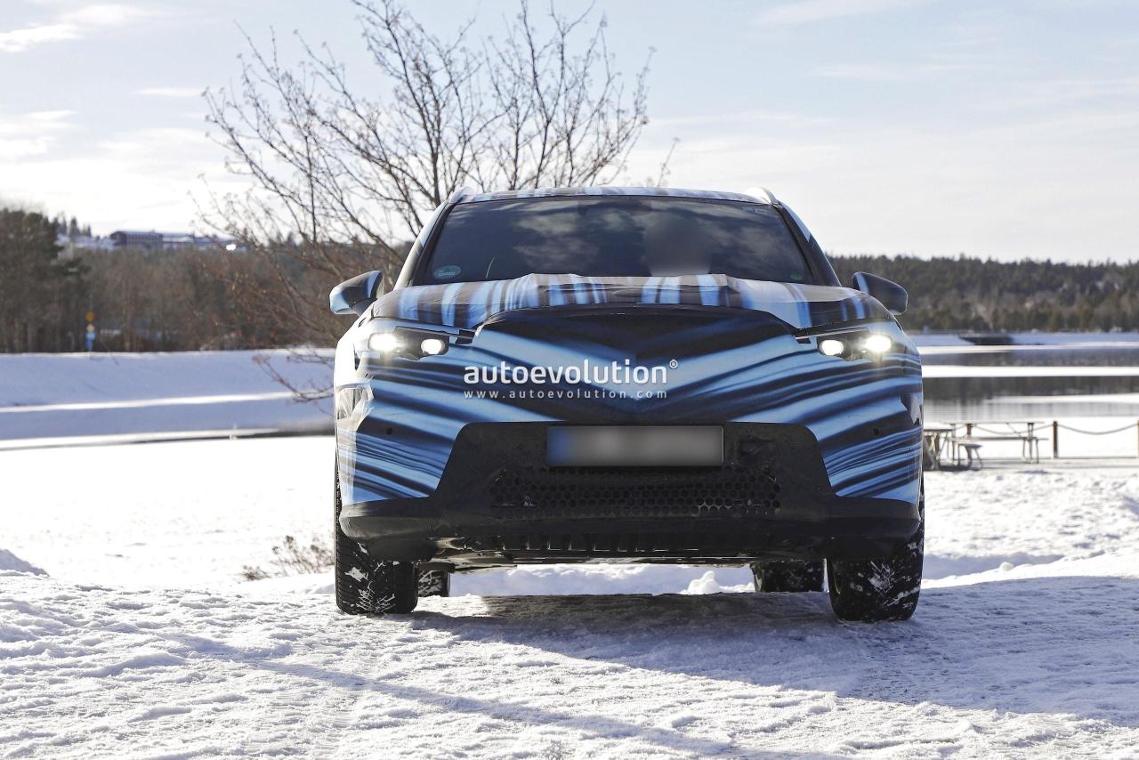 2026-mercedes-benz-glc-ev-spotted-with-production-lights-under-striking-new-camouflage_2.thumb.jpg.50e53731ebb30d7249e8ac1ac9d8d277.jpg