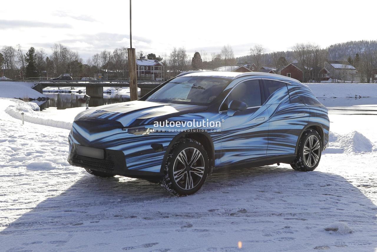 2026-mercedes-benz-glc-ev-spotted-with-production-lights-under-striking-new-camouflage_5.thumb.jpg.f933e2a68a309ffff65039e5c6a69bfd.jpg