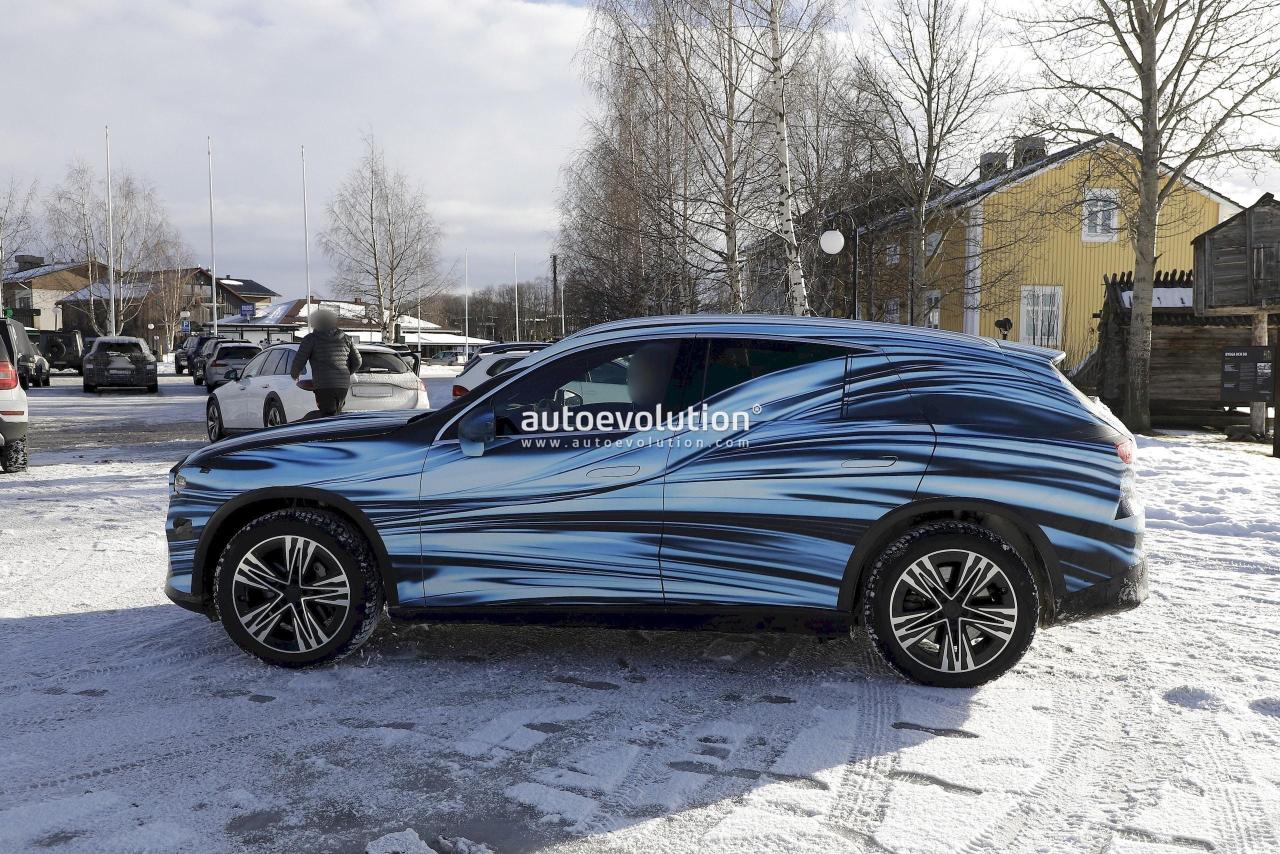 2026-mercedes-benz-glc-ev-spotted-with-production-lights-under-striking-new-camouflage_8.thumb.jpg.ab14378dddf7ed0db61fc0901e02cdac.jpg