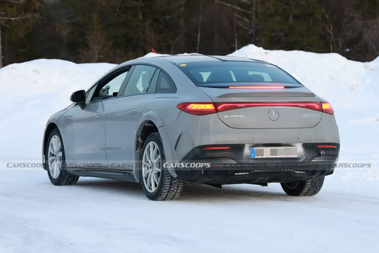 2027-Mercedes-Benz-E-Class-Mule-Scoops-22-2048x1366.thumb.webp.505f83fc19dcfbb67bbd0286b2f64e4c.webp