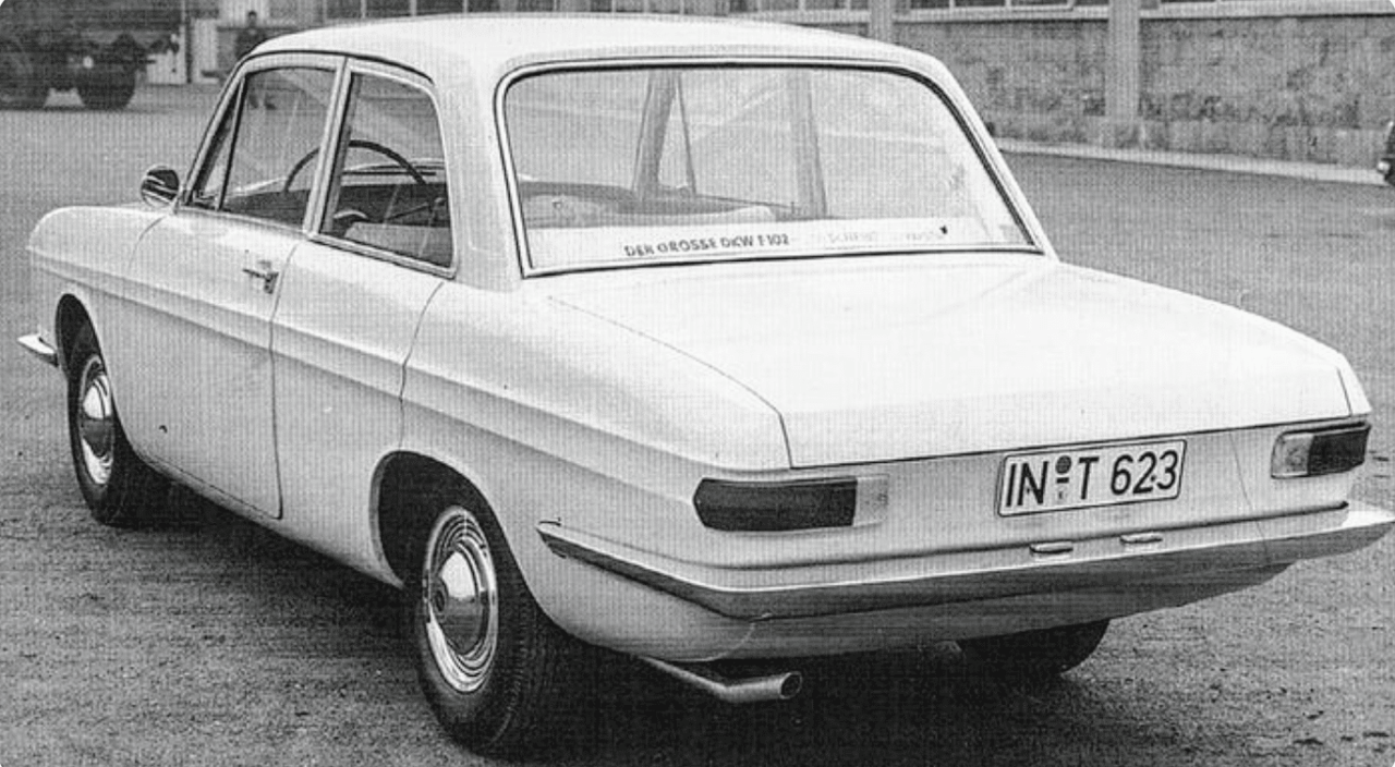 Audi_F103_maquette-Bertone_1965_retro.thumb.png.140bbd2ddb98da29356f6f7a1010edc3.png