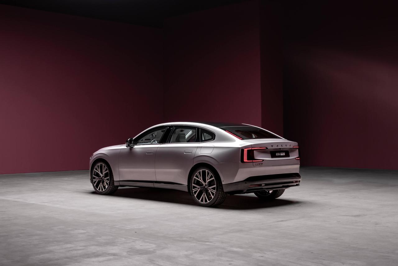 342394_Volvo_ES90_Exterior.thumb.jpg.ab54b32a3b41cd4e3374b4d3611b7afa.jpg