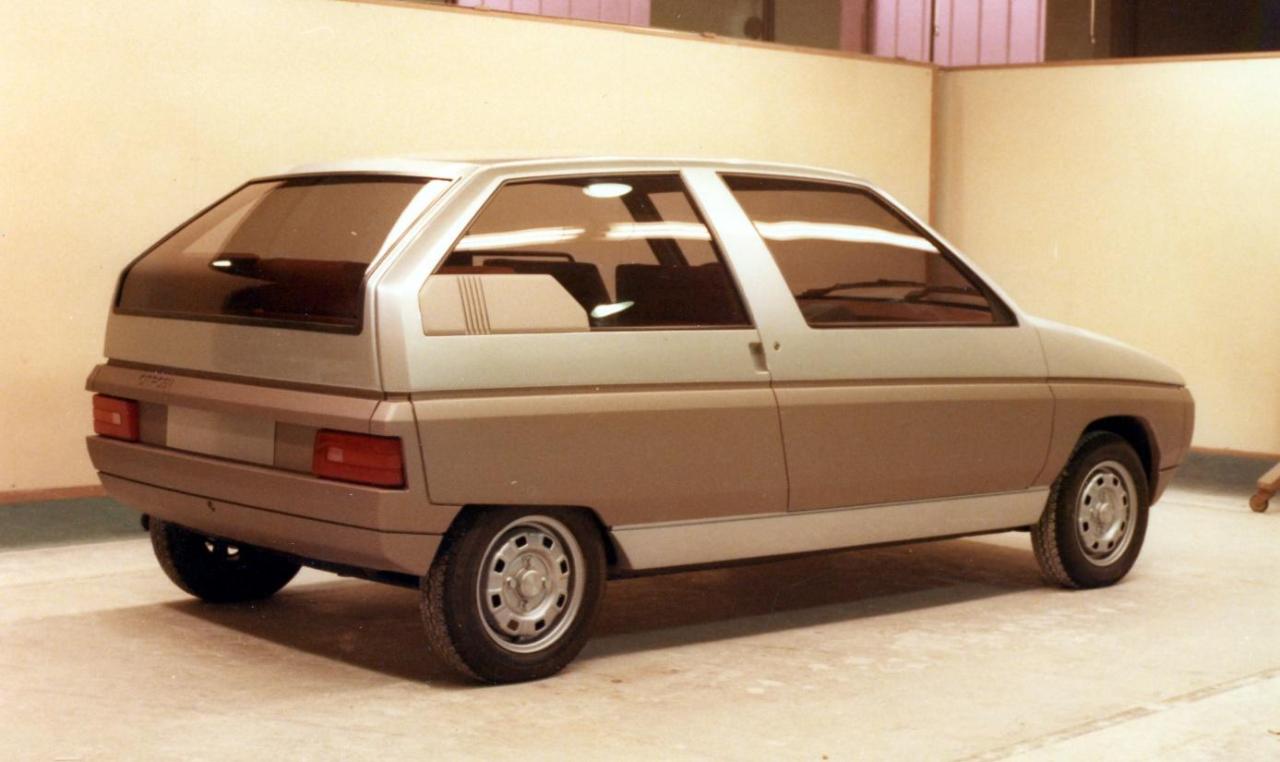 Citroen_AX_projet-ZA_Bertone_1981_retro.thumb.jpg.ba8b9dd09defab241712210012934256.jpg