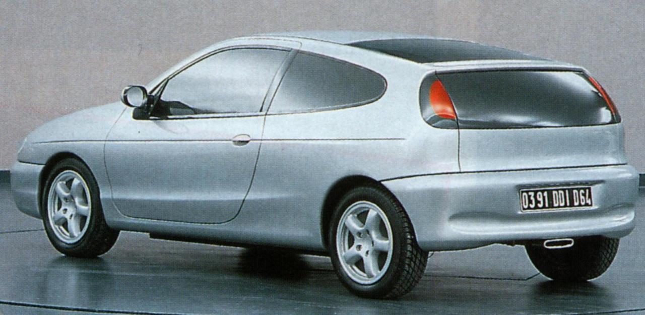 RenaultMeganeACoachmaquette1.thumb.jpg.602d3f1313534657550782a093e70c50.jpg