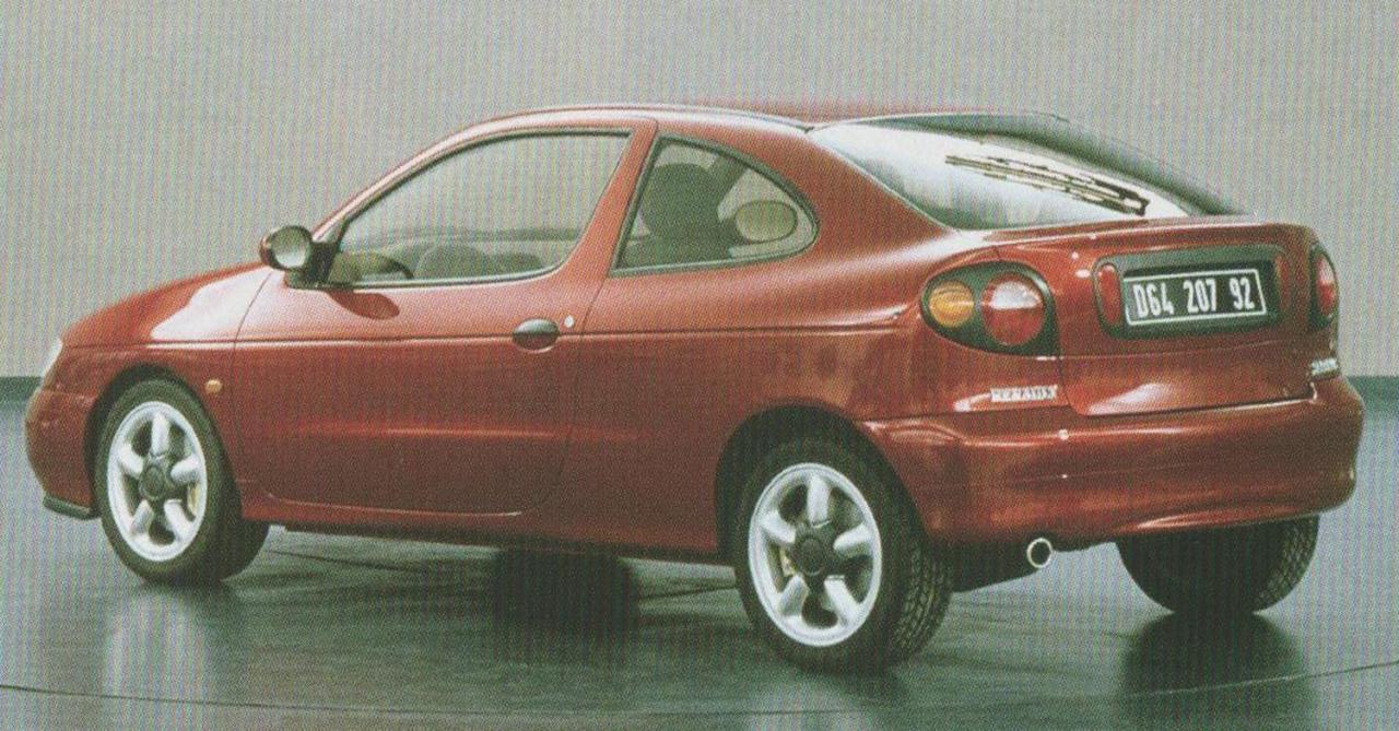 RenaultMeganeICoachmaquettefinale3.thumb.jpg.f50c56aa4668cd54862766fe275e276e.jpg