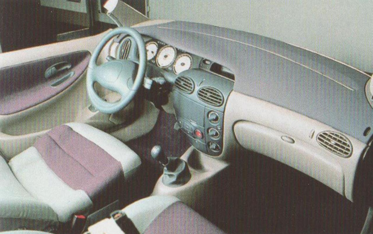 RenaultMeganeIinteriormaquette4.thumb.jpg.e082d5ded89801ef6e5e42082f136c60.jpg