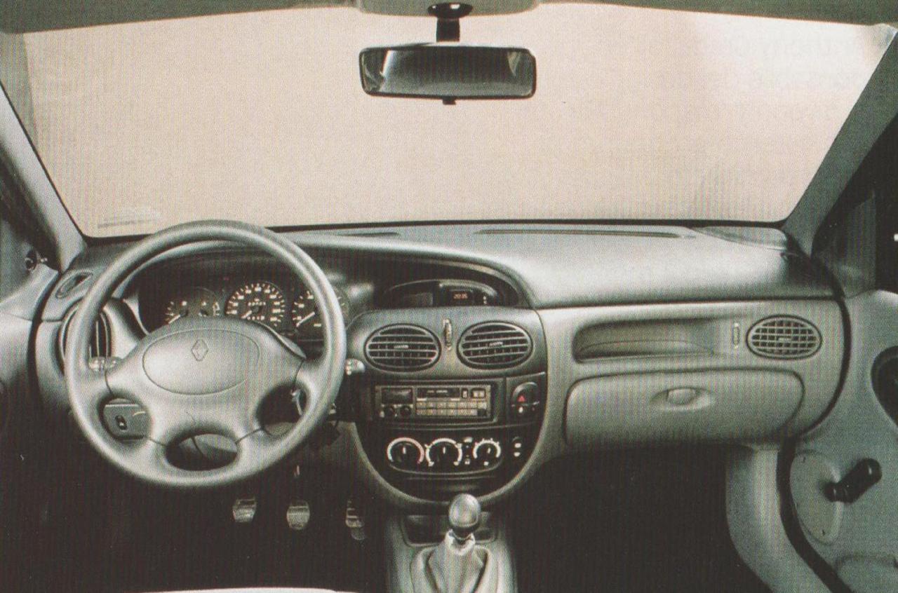 RenaultMeganeIinteriormaquette6.thumb.jpg.aa8ae5ea810431a9eec47eb07a514146.jpg
