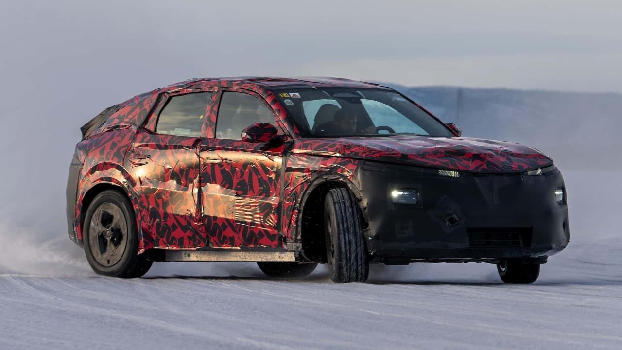 alfa-romeo-stelvio-2025-offizielle-bilder-der-wintererprobung.thumb.jpg.77aedb1af857595913ddcd436020983a.jpg