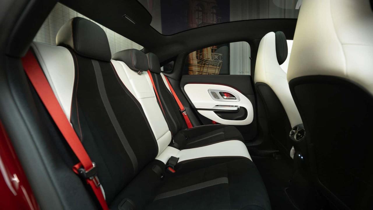 mercedes-cla-2025(15).thumb.jpg.5b53f97f8150d17d648745ca0e8f18c0.jpg