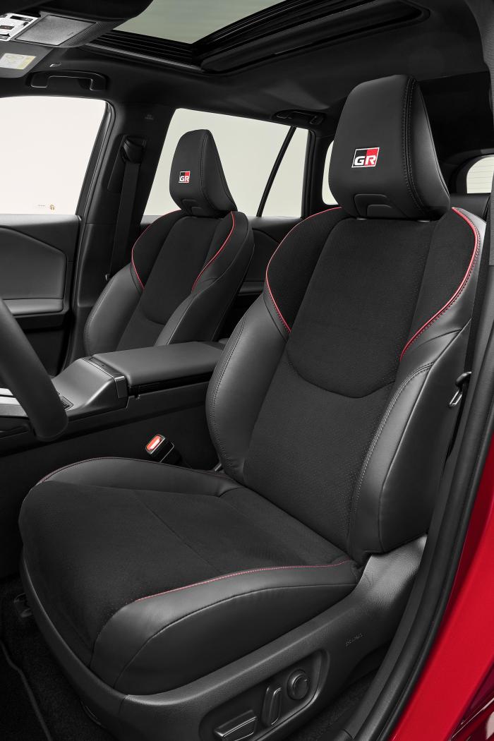 2026-rav4grsport-interior-006.thumb.jpg.f833b54c2804f8b4ea4e2aebc508d7ac.jpg
