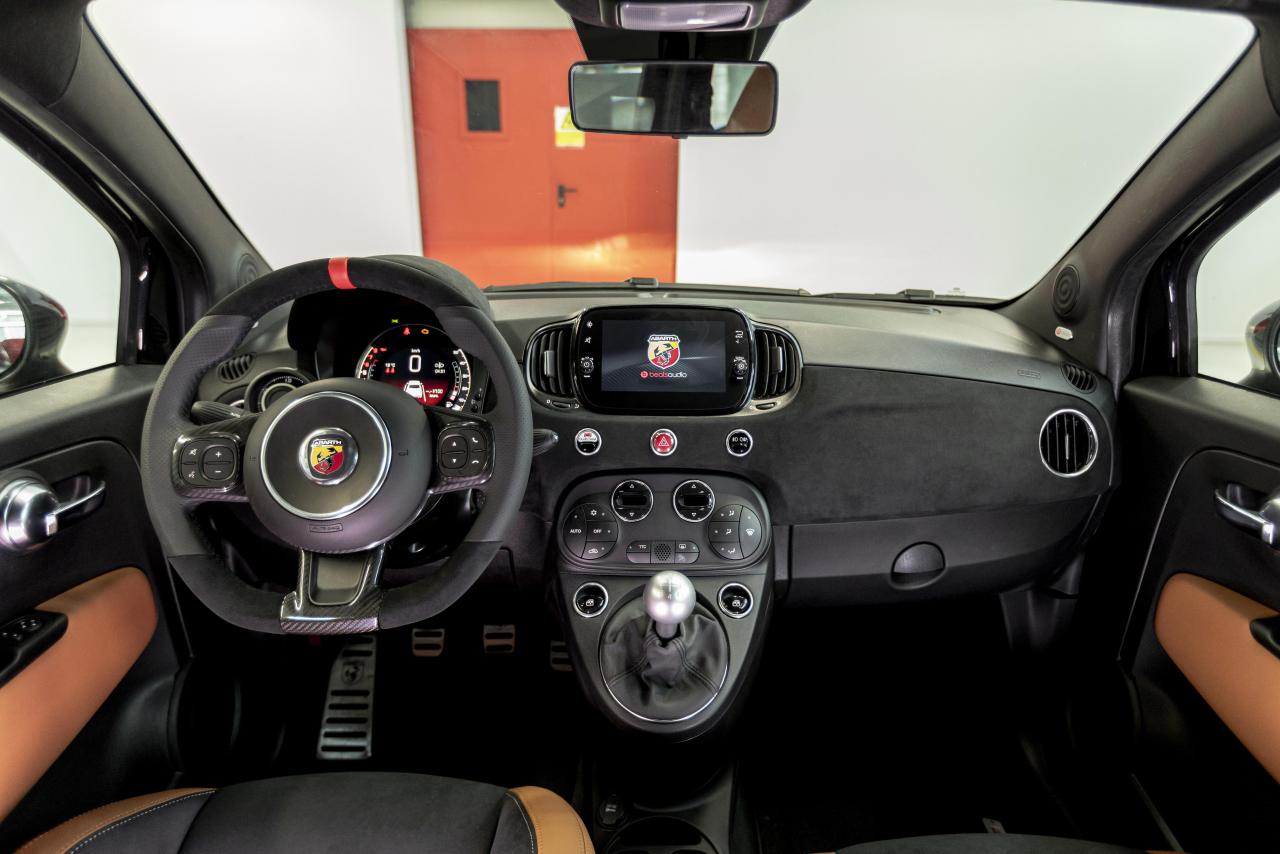 Abarth695ClubItalia(3).thumb.jpg.a49d94f72adc9a69f16077561accff3e.jpg