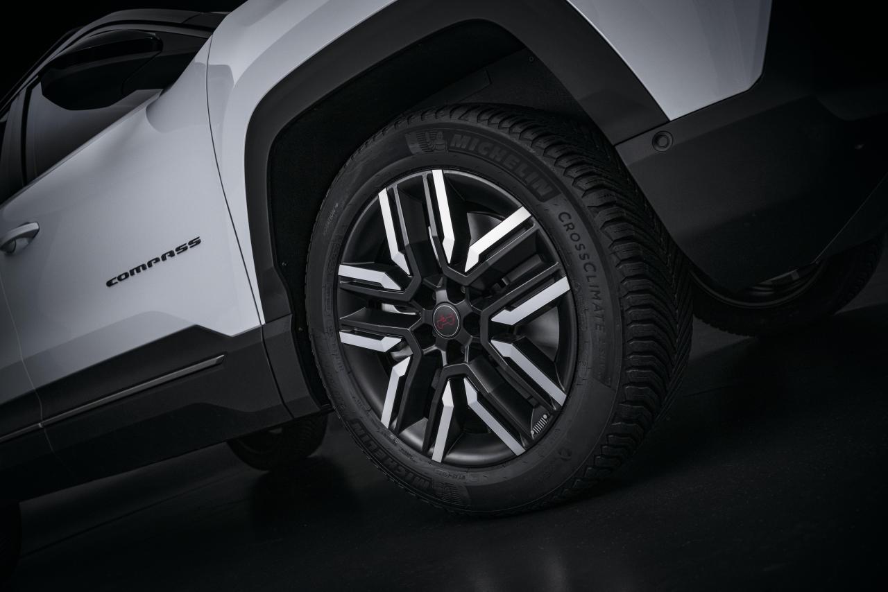 NuovaJeepCompass4x4(3).thumb.jpg.44dc25d053aebdf6abd113b6775aedf7.jpg