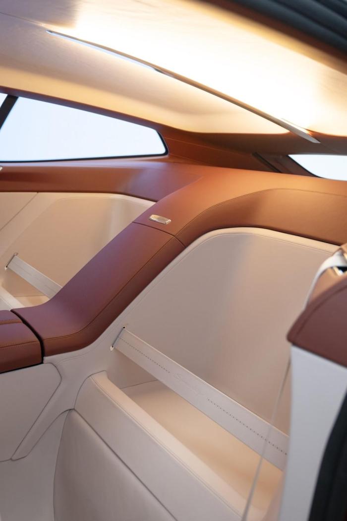 P90599253_lowRes_bmw-concept-speedtop.thumb.jpg.3edeaf9649d825a8a72f2675de756a40.jpg