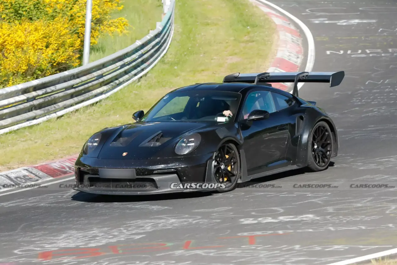 2026-Porsche-911-GT2-RS-track-00004-2048x1367.thumb.webp.663f8eafcb565d2e3036ebd2f1c86e3a.webp