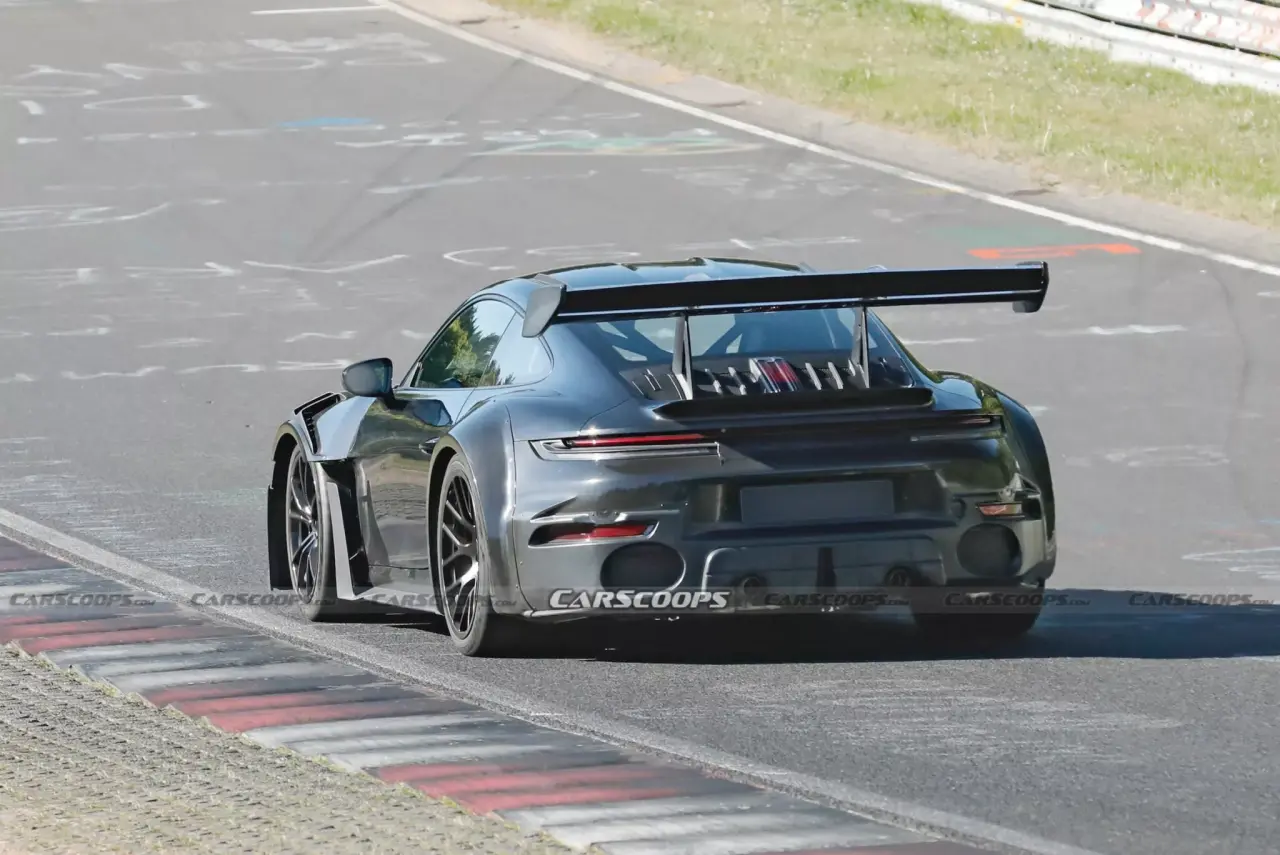 2026-Porsche-911-GT2-RS-track-00008-copy-2048x1368.thumb.webp.e7e1402a873091e94410feeb334f982c.webp