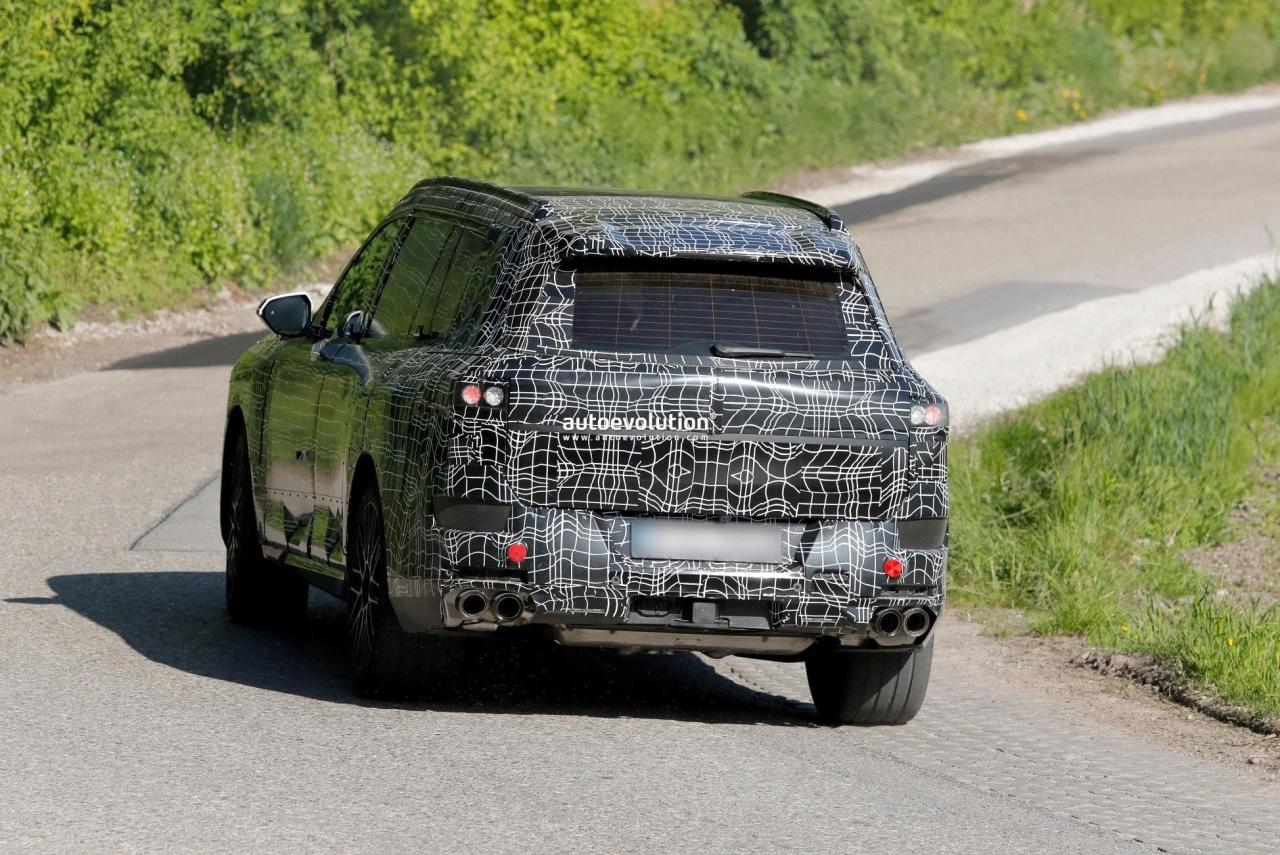 2028-bmw-x7-spied-flaunting-quad-tailpipes-could-it-be-packing-v8-muscle_14.thumb.jpg.ca9e77021064c7b7cbe09c1bd106540c.jpg