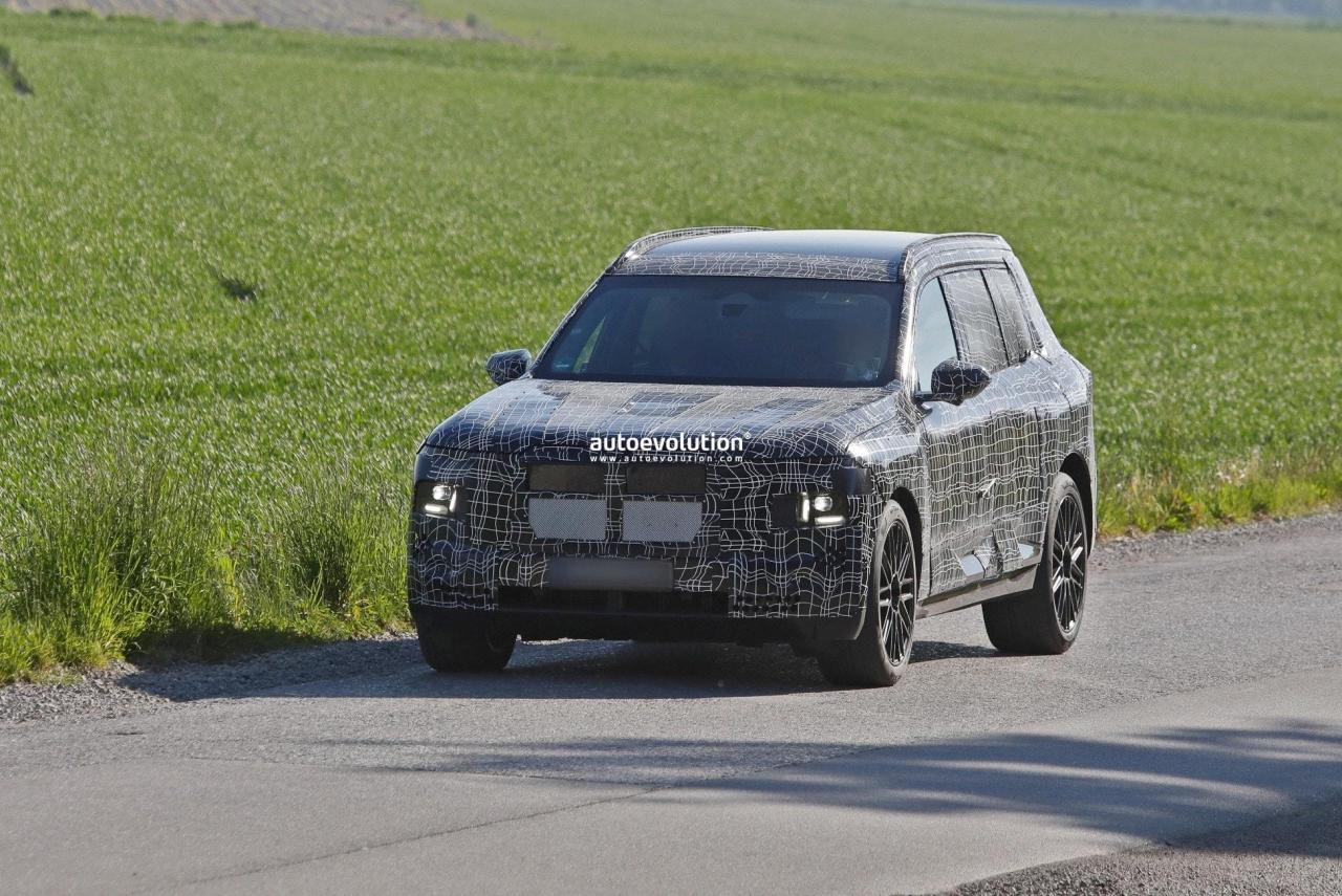 2028-bmw-x7-spied-flaunting-quad-tailpipes-could-it-be-packing-v8-muscle_2.thumb.jpg.2c2f616cdbc42f24c4017e2e16d3f276.jpg