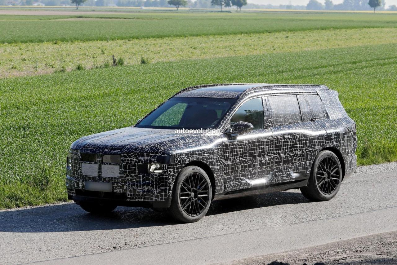 2028-bmw-x7-spied-flaunting-quad-tailpipes-could-it-be-packing-v8-muscle_7.thumb.jpg.f62c19b853943e345371c7d8968962bc.jpg