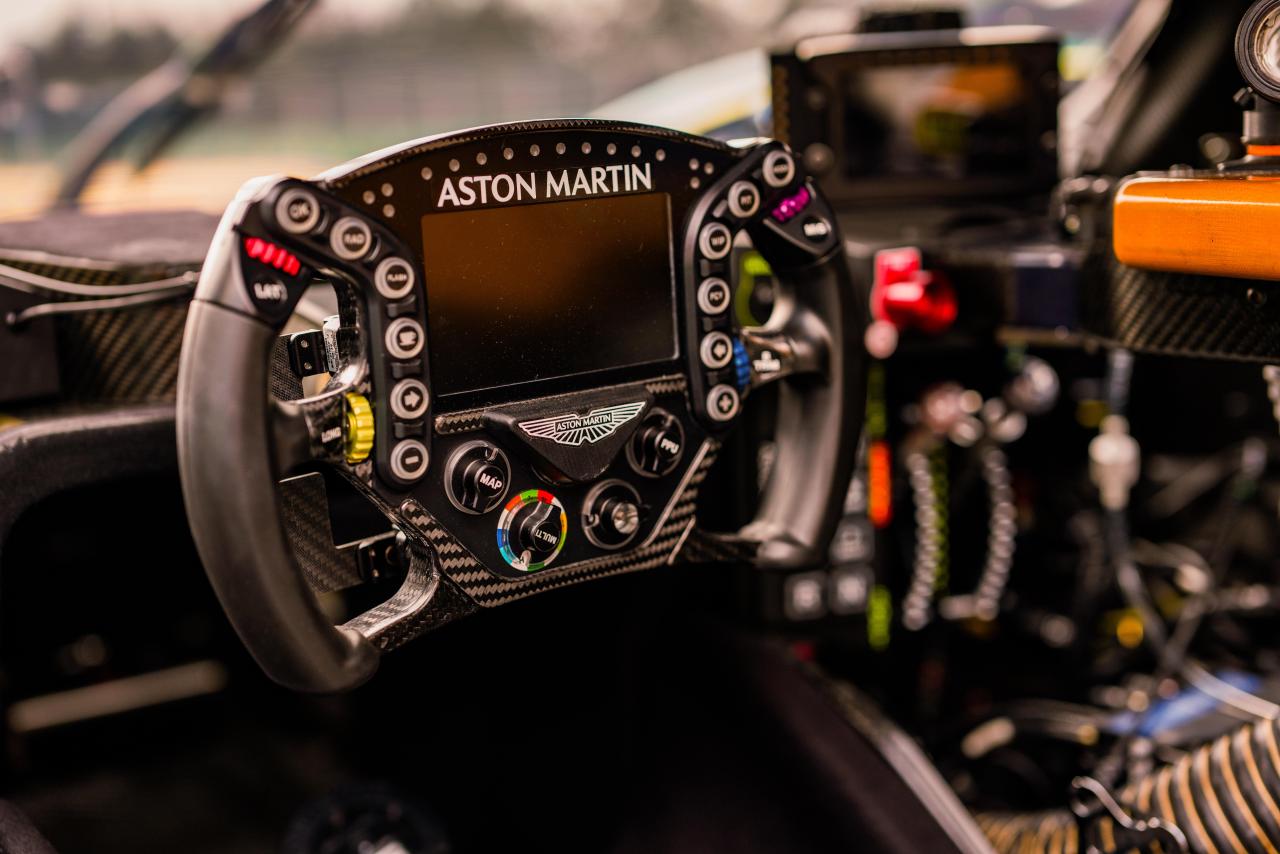 AstonMartinValkyrieLM_11.thumb.jpg.b761e0179482f9d06cb4f78a3a8bb6a4.jpg