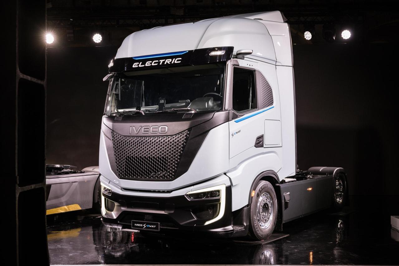 IVECO_S-eWay_Artic.thumb.jpg.353d6bf252d7ad9153c58f535ef1314a.jpg