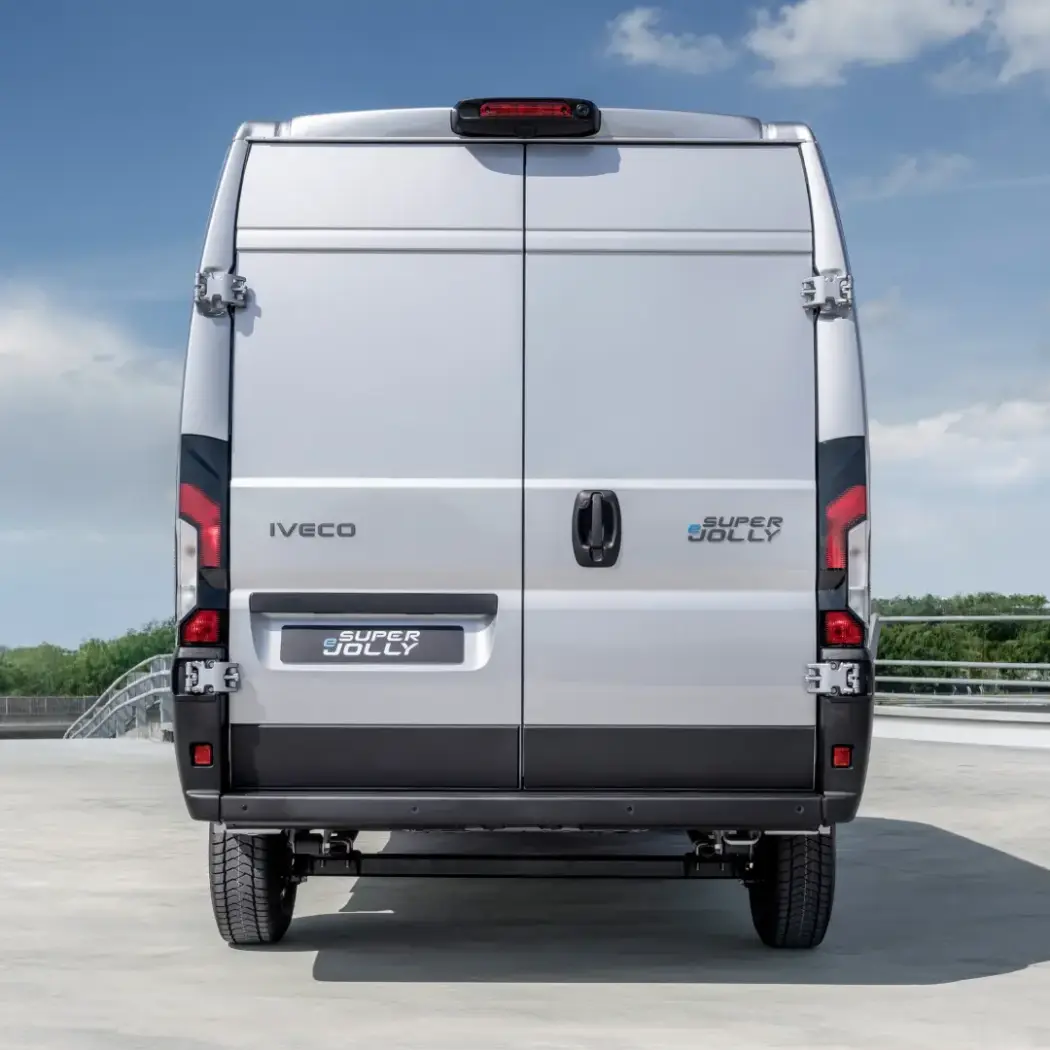 Iveco-eSuperJolly-2025-Professional-Van-04.thumb.webp.3be77036f8252c0ce6d36f3138084019.webp