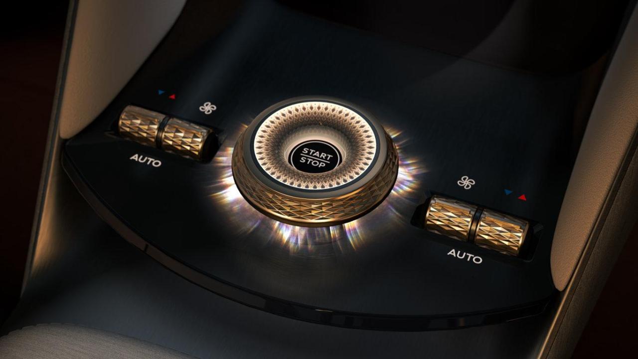 30 - EXP 15 Interior.jpg