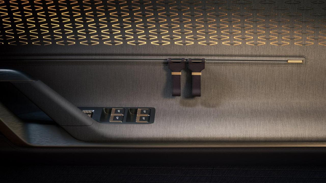 32 - EXP 15 Interior.jpg