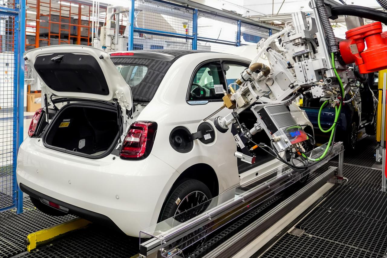 NuovaFiat500HybridaMirafiori_preview(10).thumb.JPG.9d899184da8e1fe533c1ab51fad0b50e.JPG