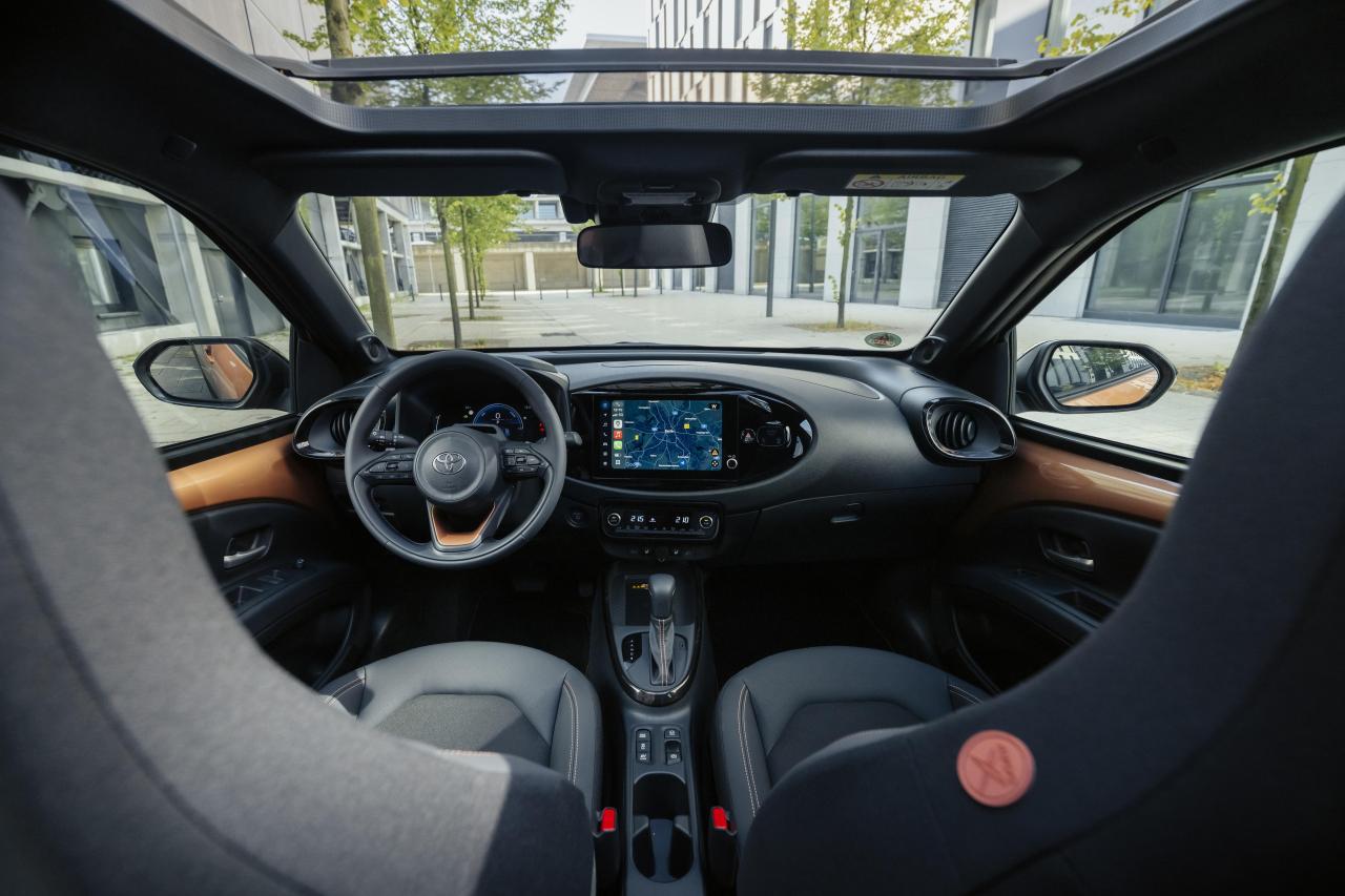 2025_aygoxhighgrade_hybrid_cinnamon_interior_0001.jpg