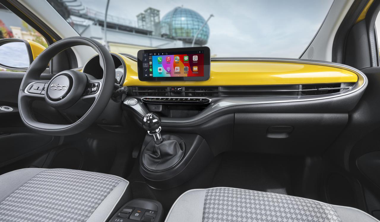 Fiat500HybridTorino_interiors (2).jpg