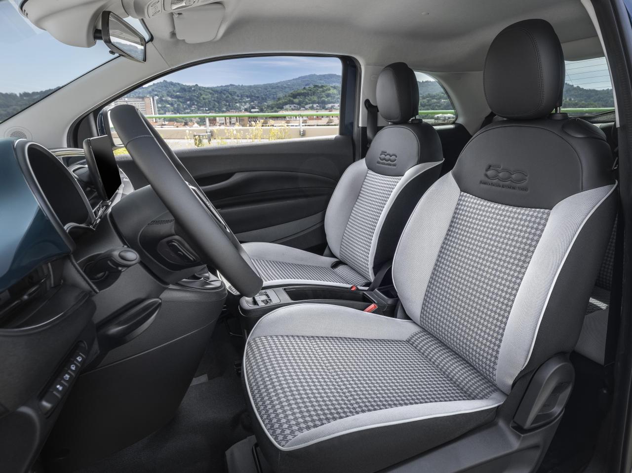 Fiat500HybridTorino_interiors.jpg