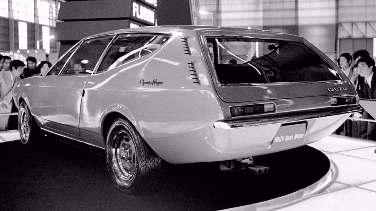 Isuzu_Bellet Sport Wagon_1971_concept-Ghia-Tjaarda.avif
