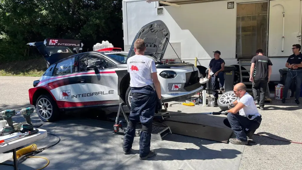 Lancia-Ypsilon-HF-Integrale-Rally2-Foto-Jean-Luc-Vallier_3.webp.4f2de133107819fc3323cb77e19cb64b.webp