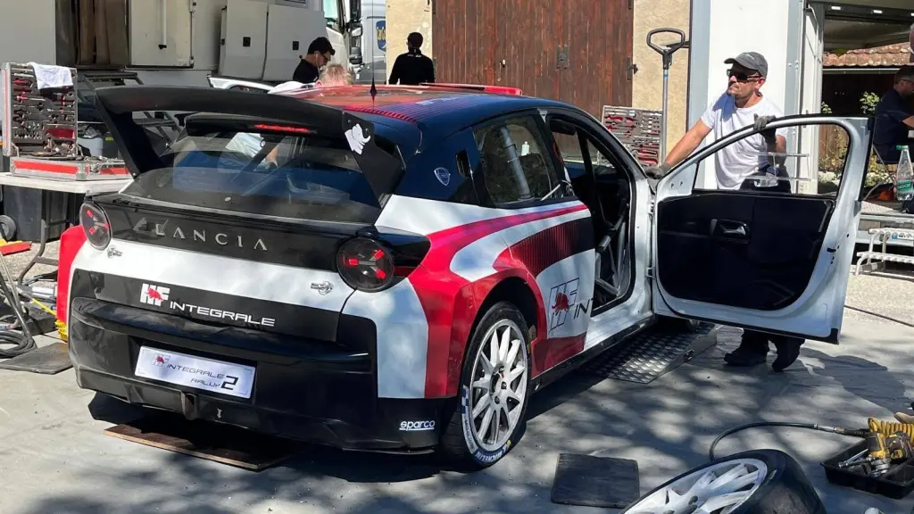 Lancia-Ypsilon-HF-Integrale-Rally2-Foto-Jean-Luc-Vallier_5.webp.299aaea752cebfeeea258da411f1faf2.webp