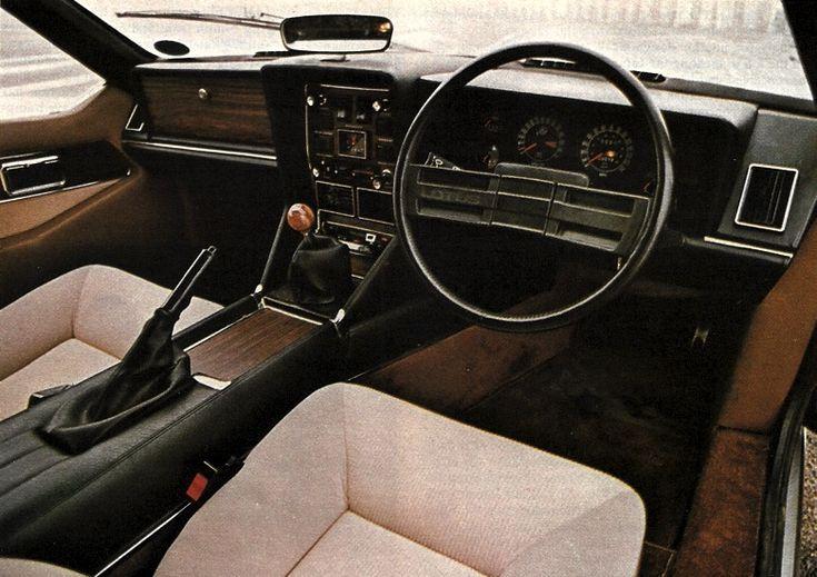 Lotus_Elite_1974_plancia.jpg