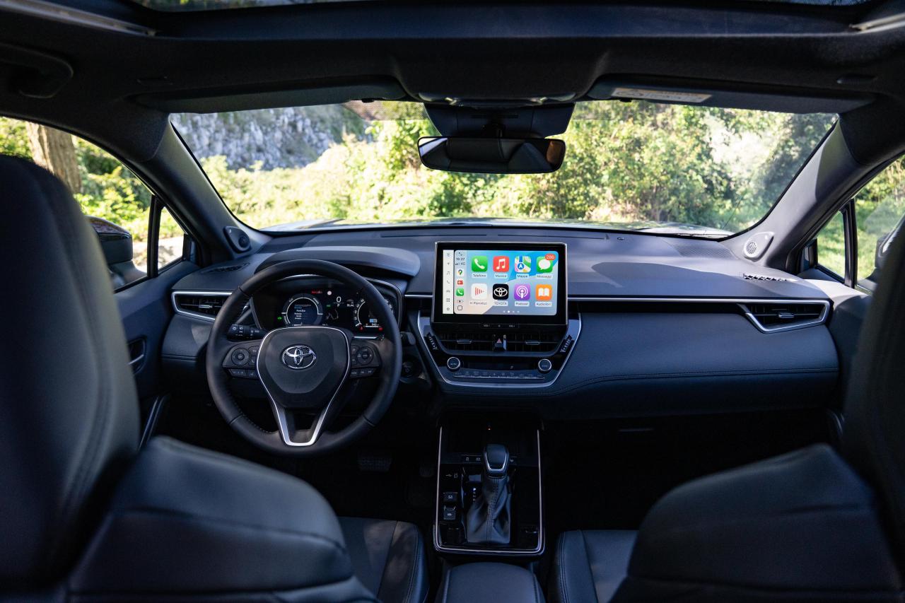 toyotacorollacrossinterni1.jpg