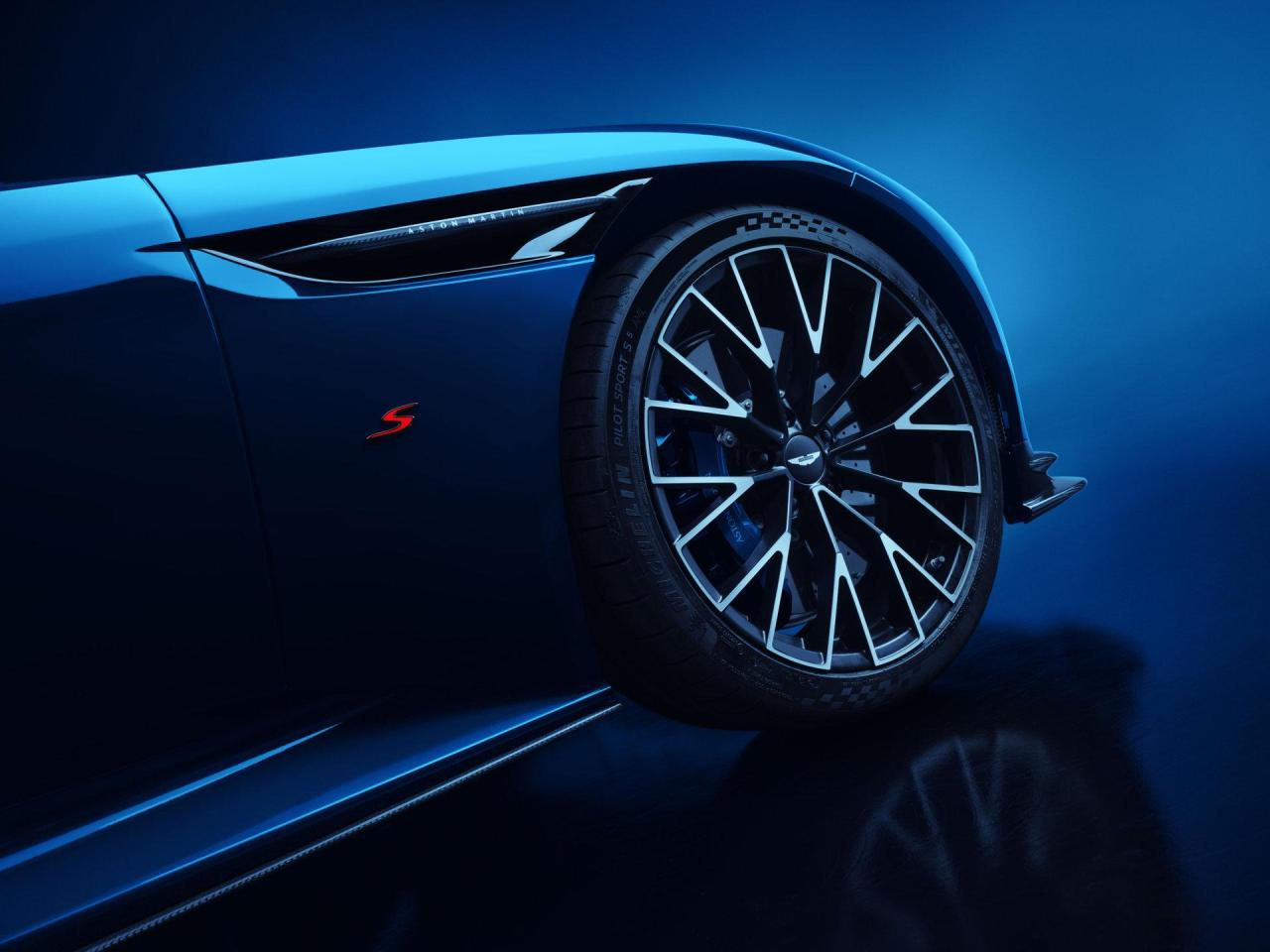 Aston Martin DB12 S_09.jpg