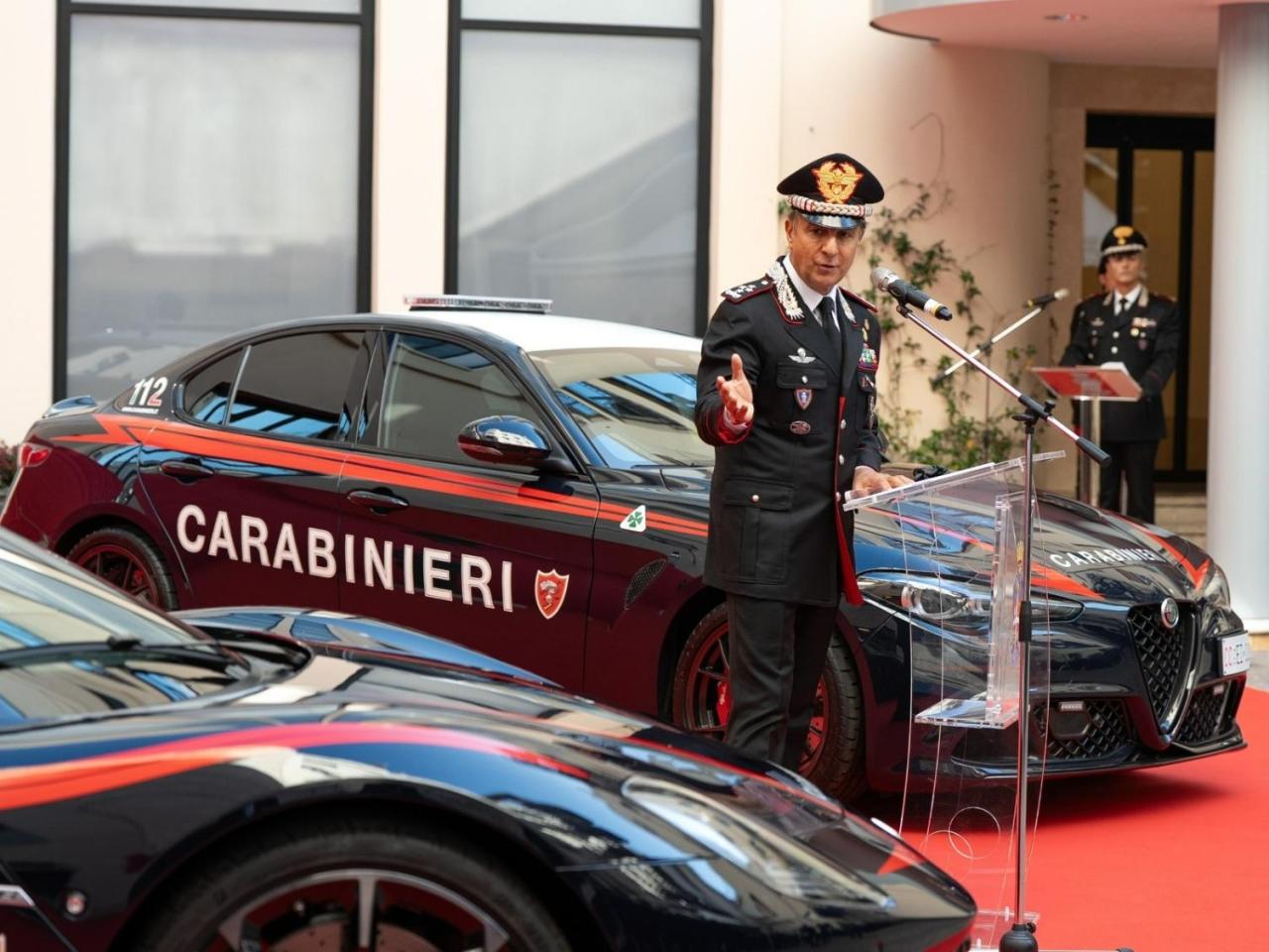 ConsegnateallArmadeiCarabinierilenuovevettureperiltrasportourgentediorganiesangueMaseratiMCPURAeAlfaRomeoGiuliaQuadrifoglioinlivrea (2).jpg