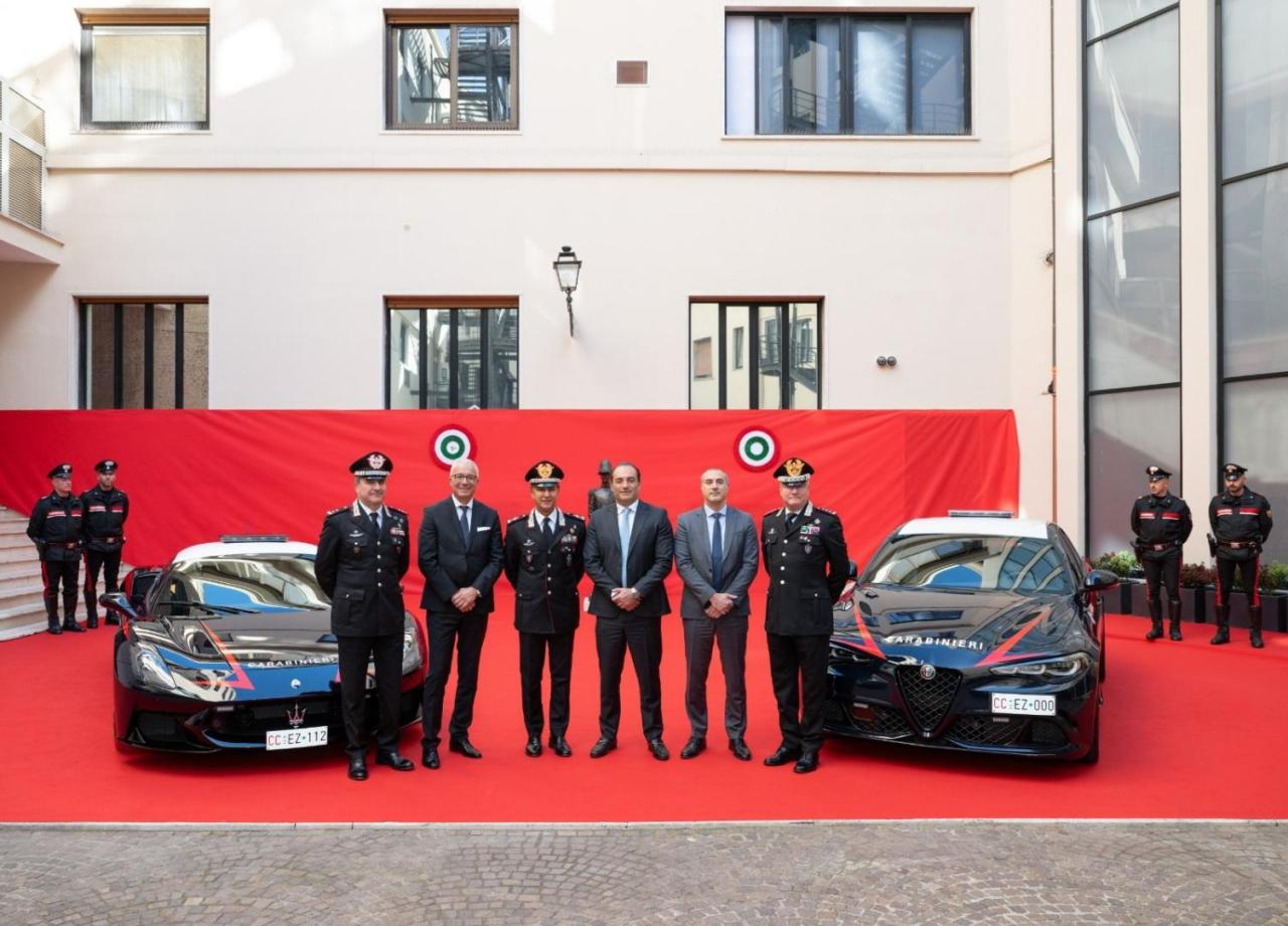 ConsegnateallArmadeiCarabinierilenuovevettureperiltrasportourgentediorganiesangueMaseratiMCPURAeAlfaRomeoGiuliaQuadrifoglioinlivrea.jpg