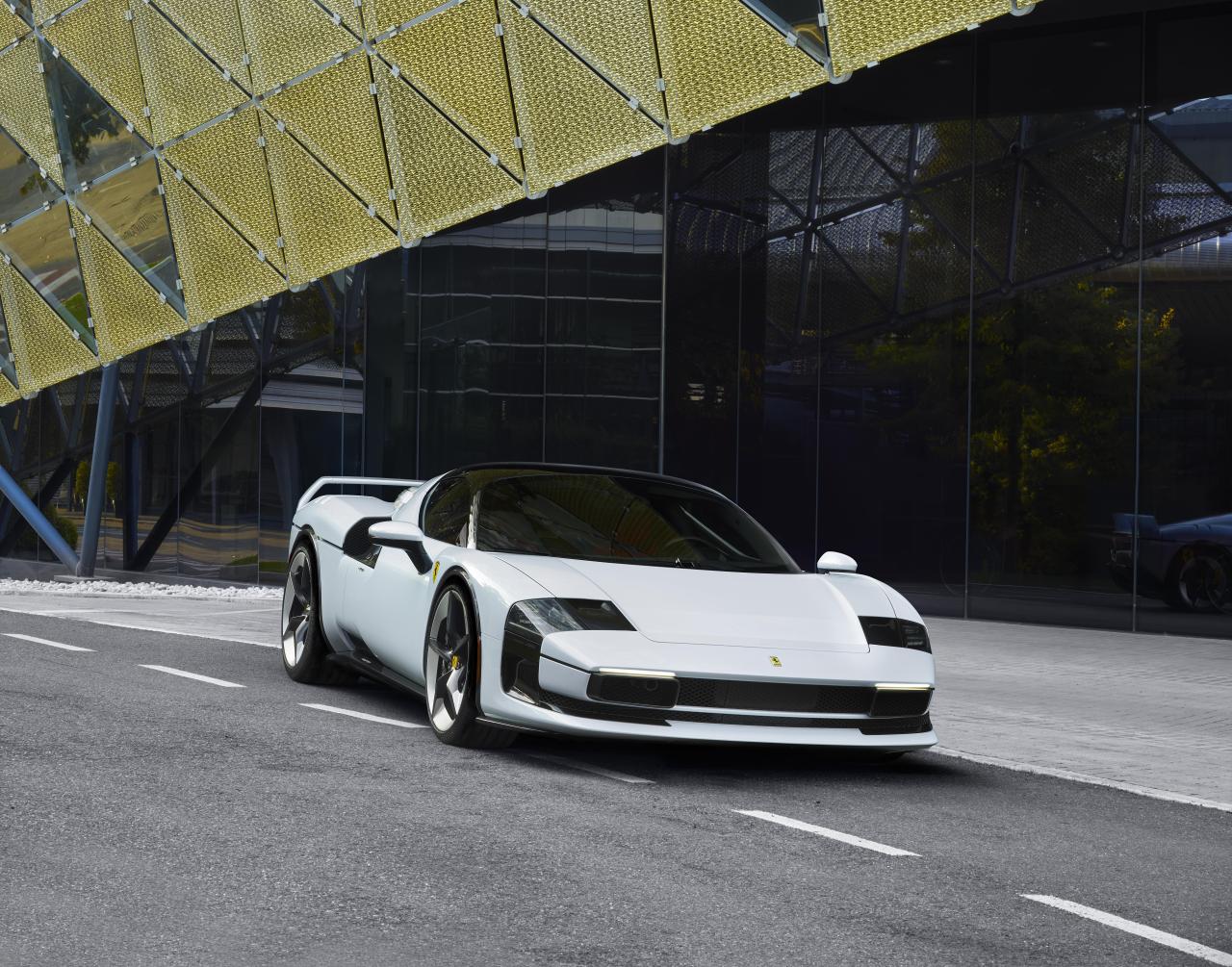Ferrari_SC40_EXT__4_8a39ef86-4a86-4e47-a30d-520576e4c9f1.jpg