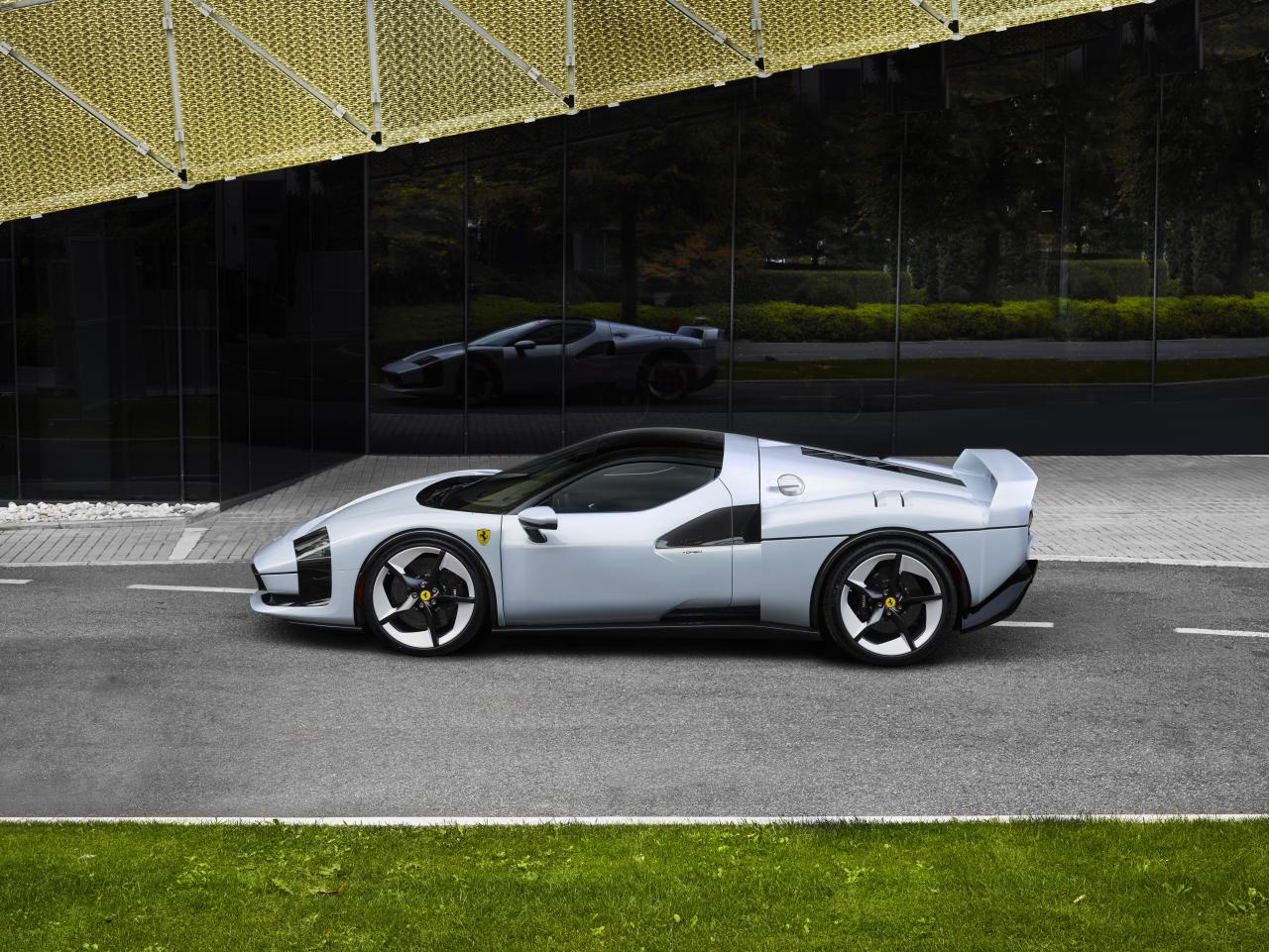 Ferrari_SC40_EXT__7_c579ae5b-5cd7-4b0f-8116-ff8fb910f372.jpg