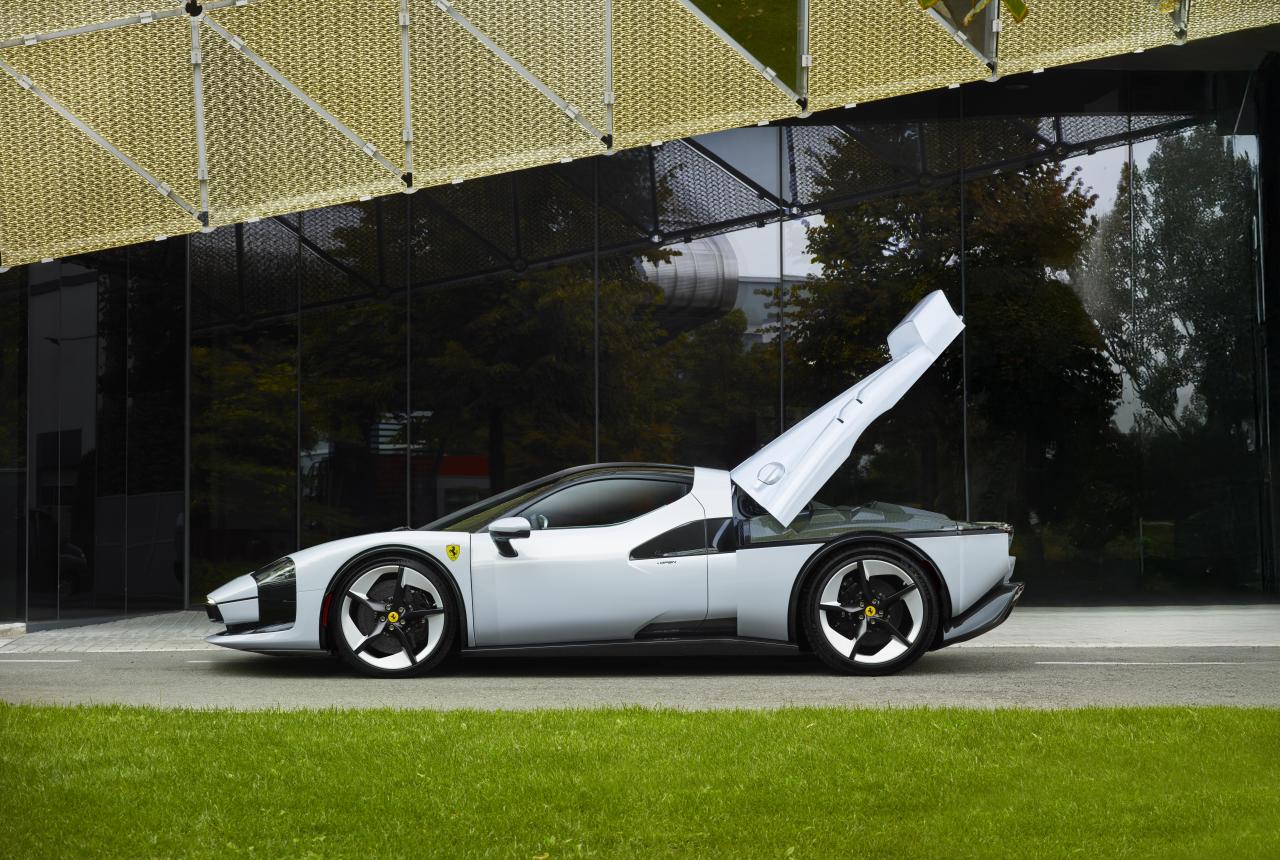 Ferrari_SC40_EXT__9_3ffdc38c-94e3-4486-8ad8-4170a0a4fb69.jpg