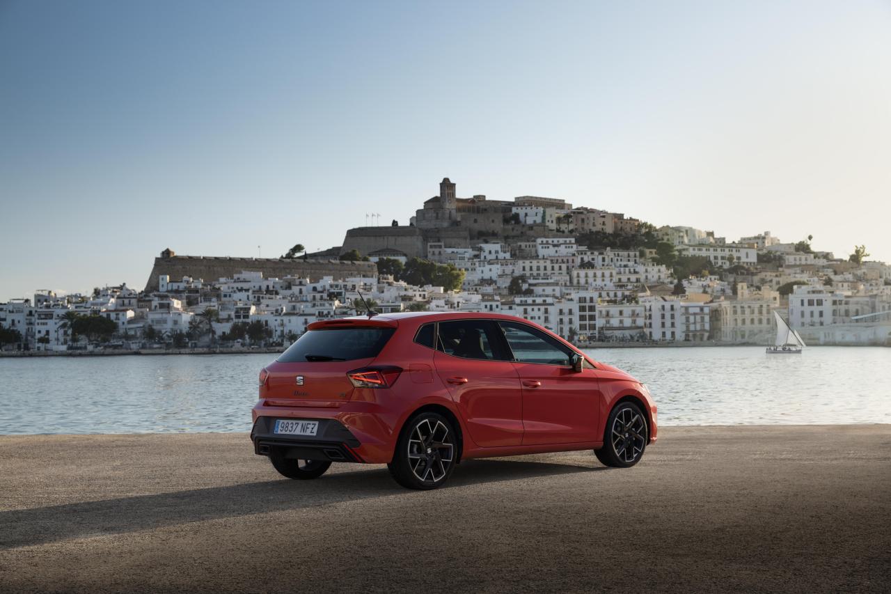 New-SEAT-Ibiza-brings-fresh-design-and-youthful-spirit_17_HQ.jpg