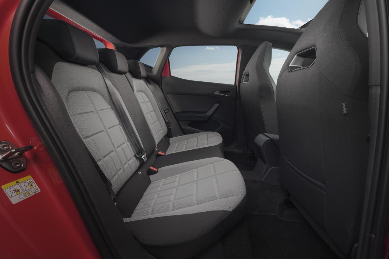 New-SEAT-Ibiza-brings-fresh-design-and-youthful-spirit_29_HQ.jpg